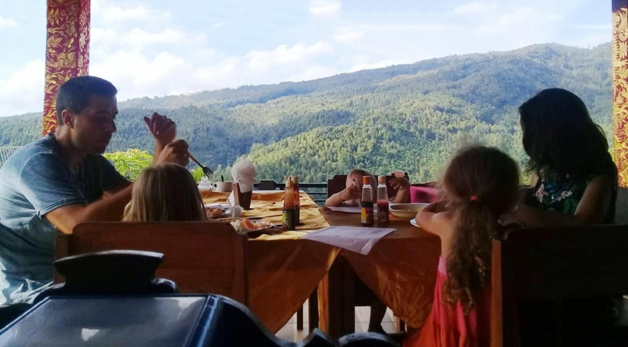 Aris Homestay And Warung Made Munduk  Ngoại thất bức ảnh